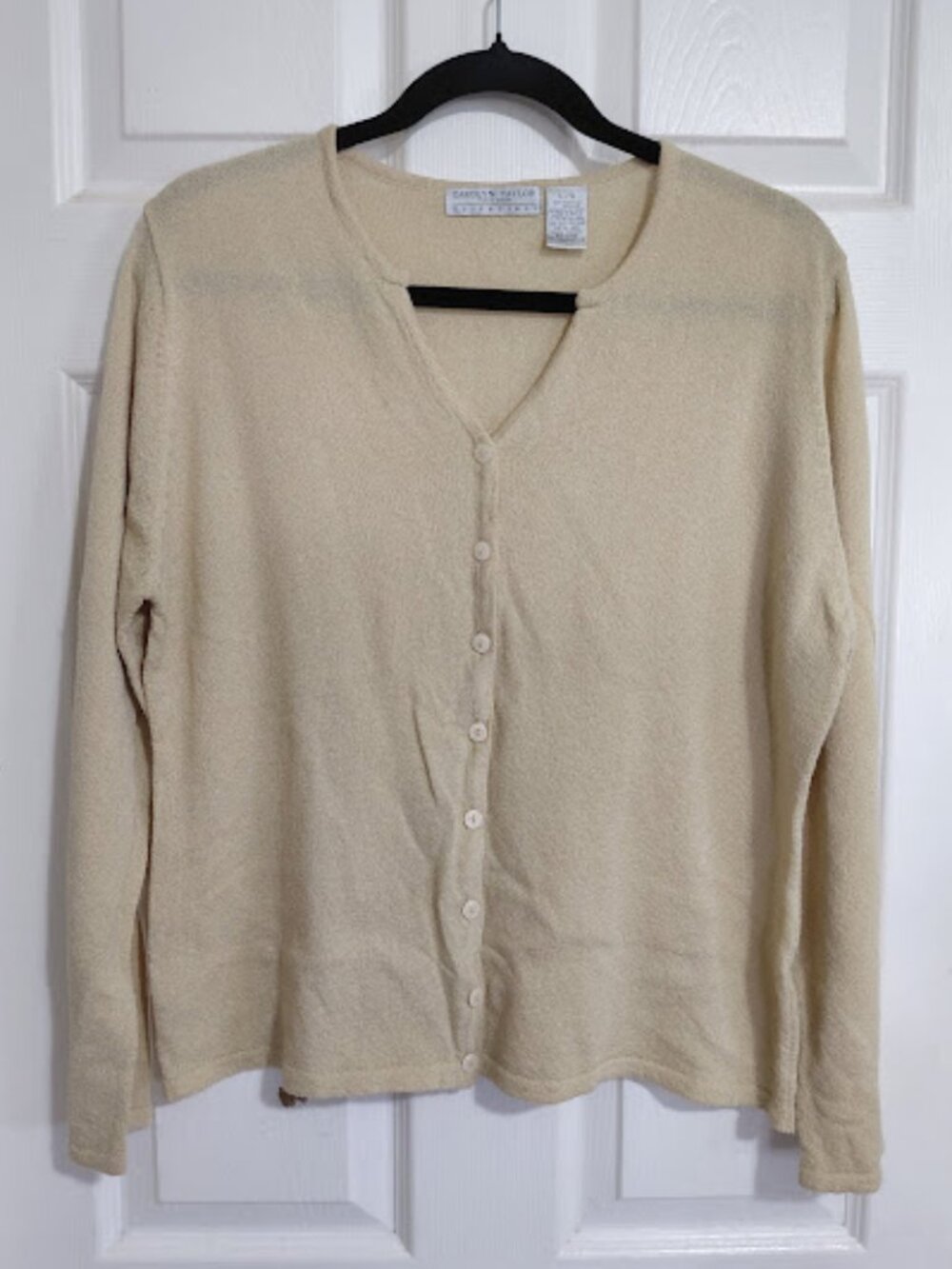 Carolyn Taylor Elegant Dainty Beige V-neck Cardigan Size L